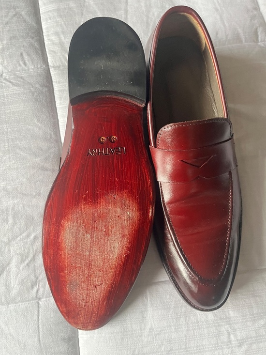 Mens burgundy loafers size 9 1/2 main image 8